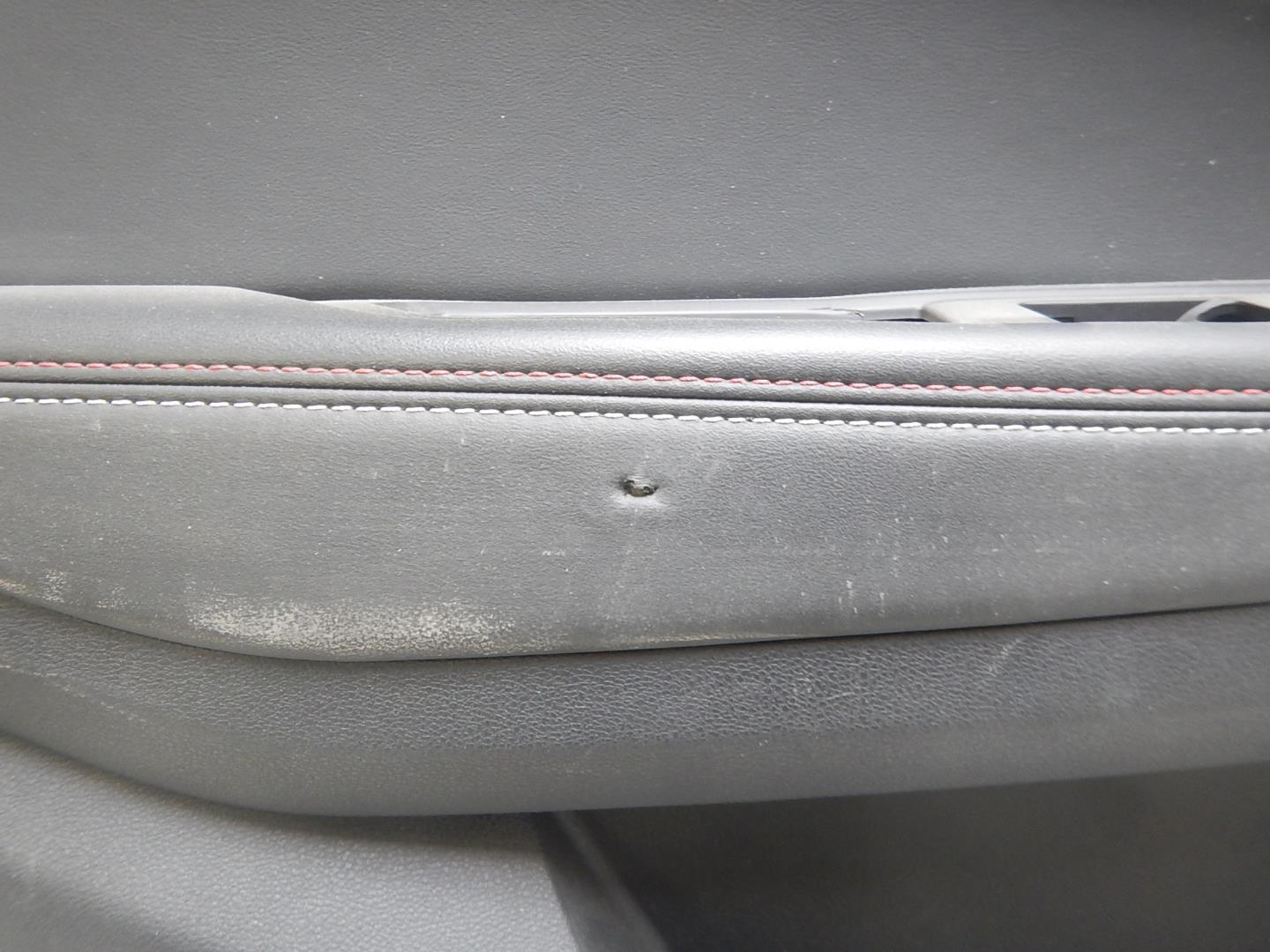 Обшивка двери передней левой