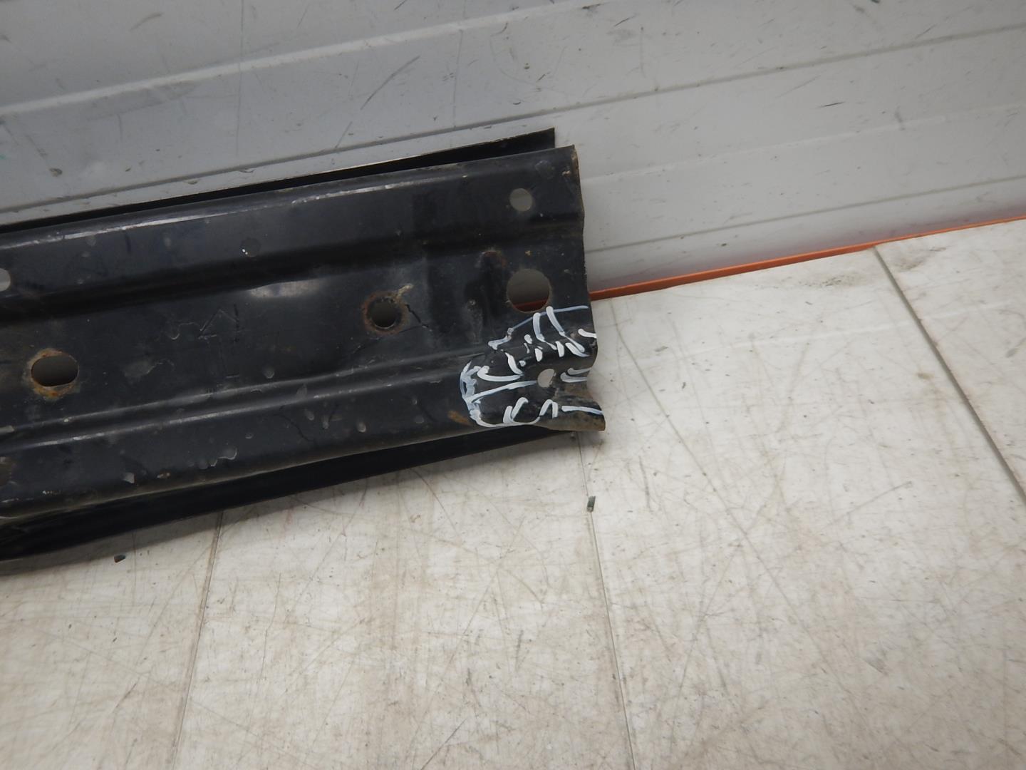 Усилитель заднего бампера