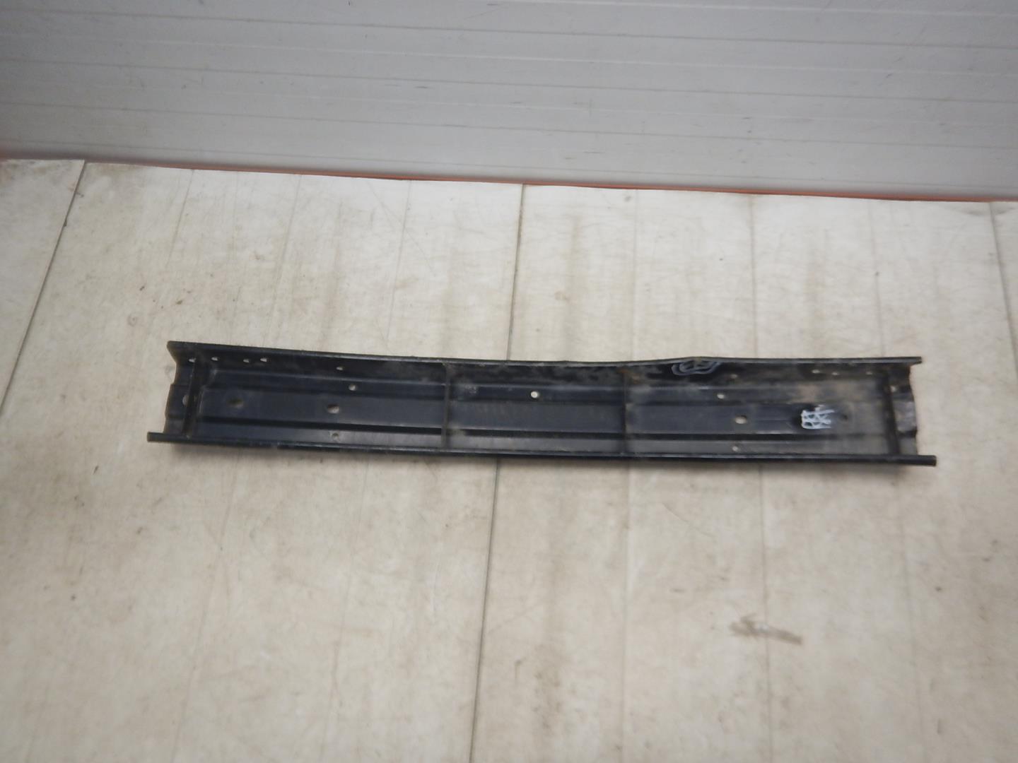 Усилитель заднего бампера