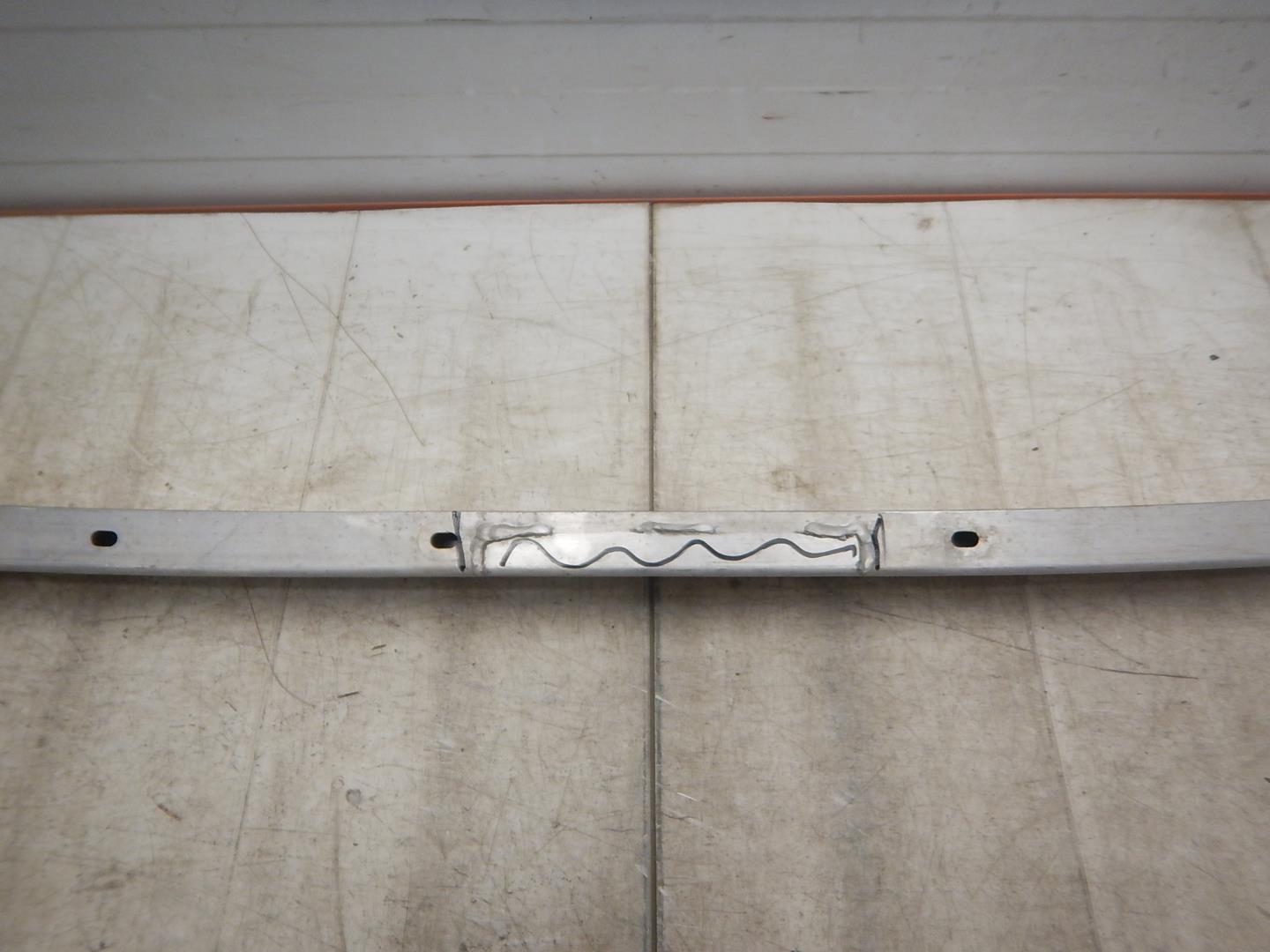 Усилитель переднего бампера