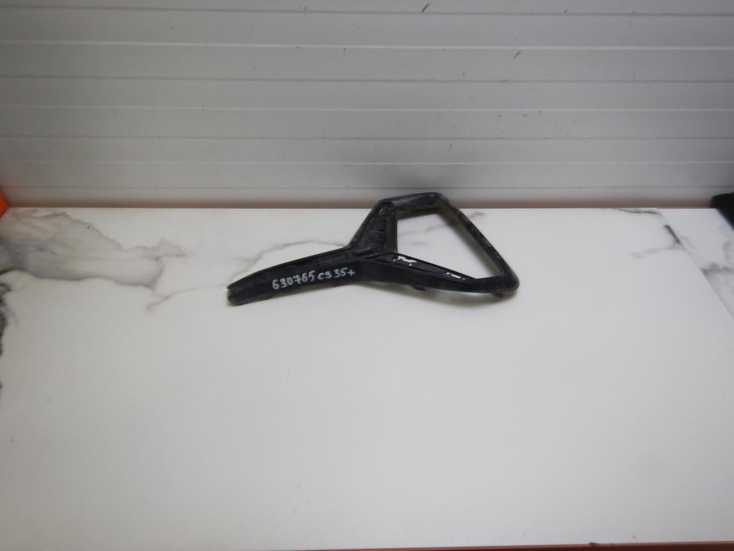 Рамка противотуманной фары левой