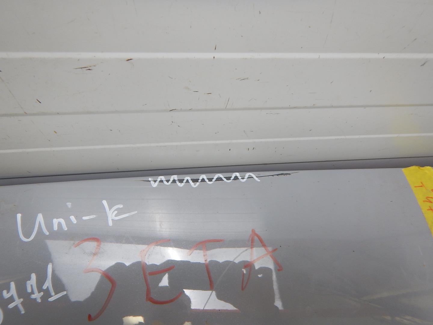 Молдинг задней левой двери