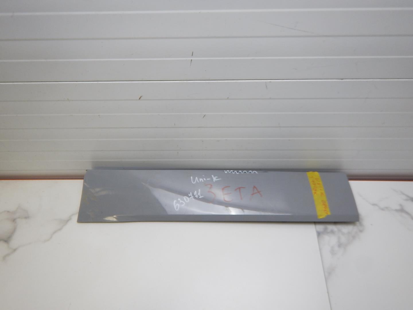 Молдинг задней левой двери