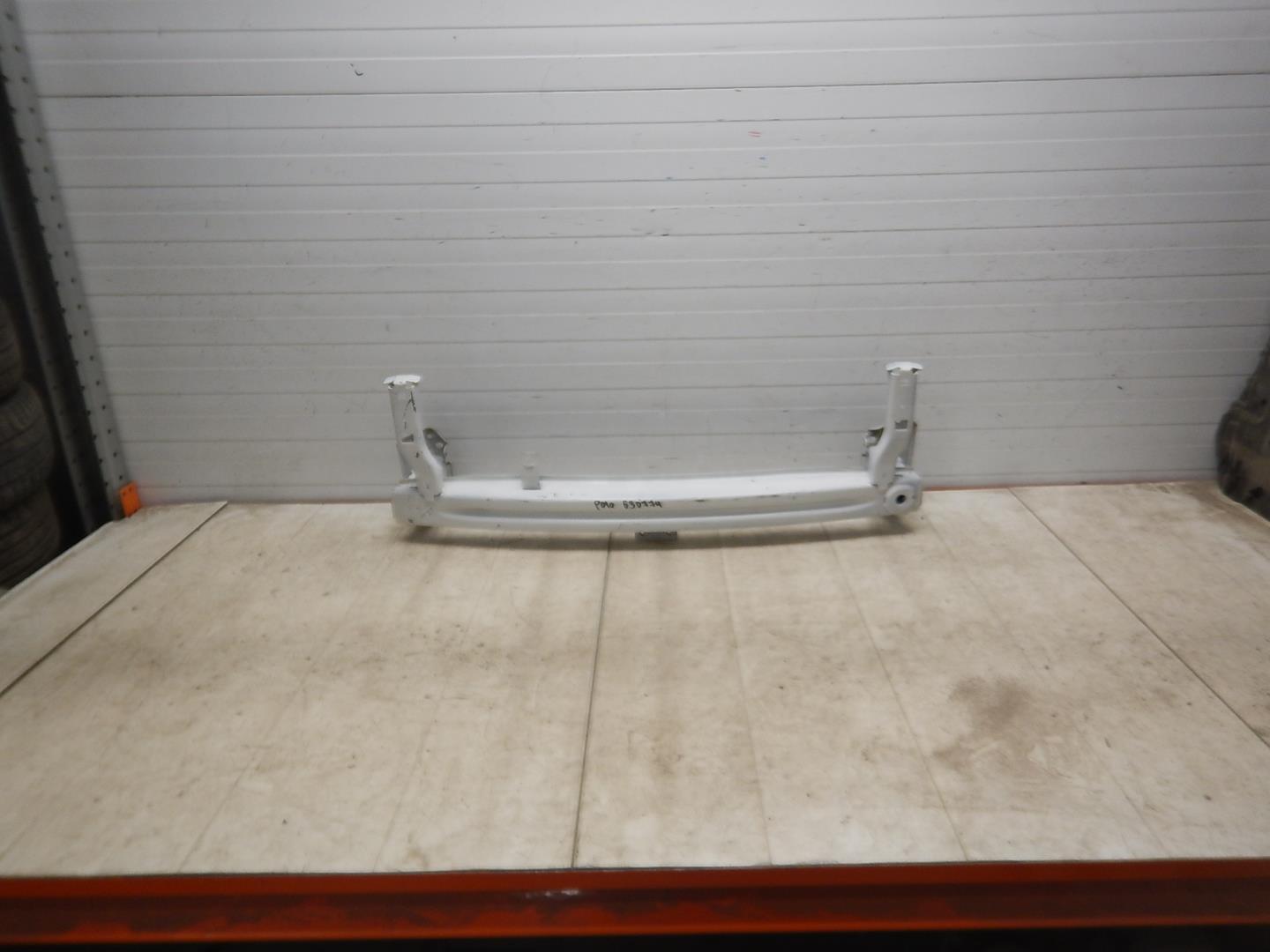 Усилитель переднего бампера