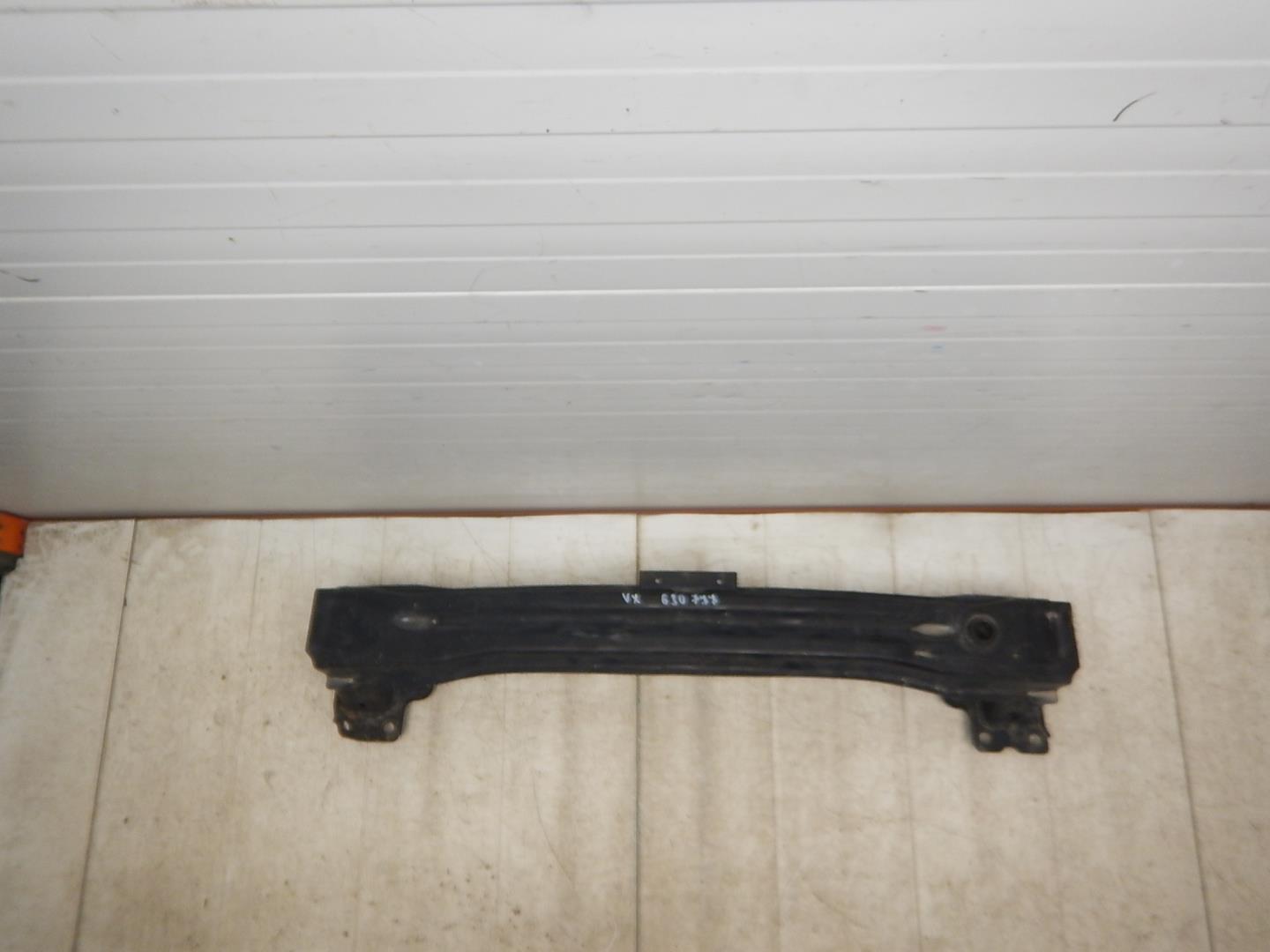 Усилитель переднего бампера