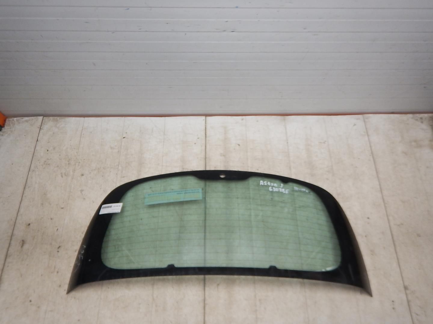 Стекло двери багажника