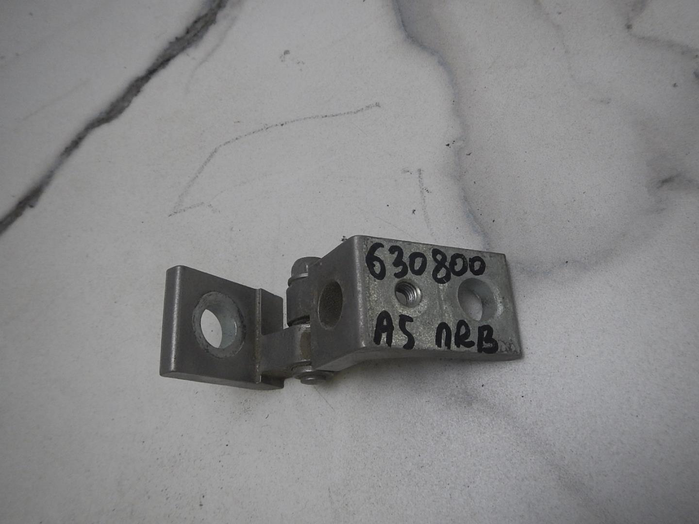 Петля двери передней правой верхняя