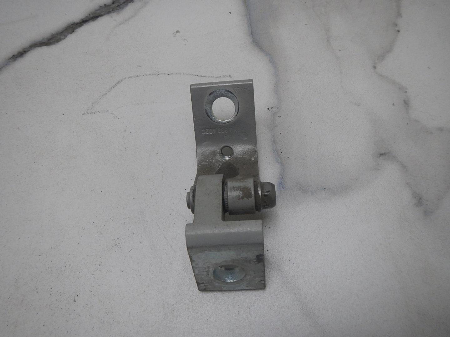 Петля двери передней правой верхняя