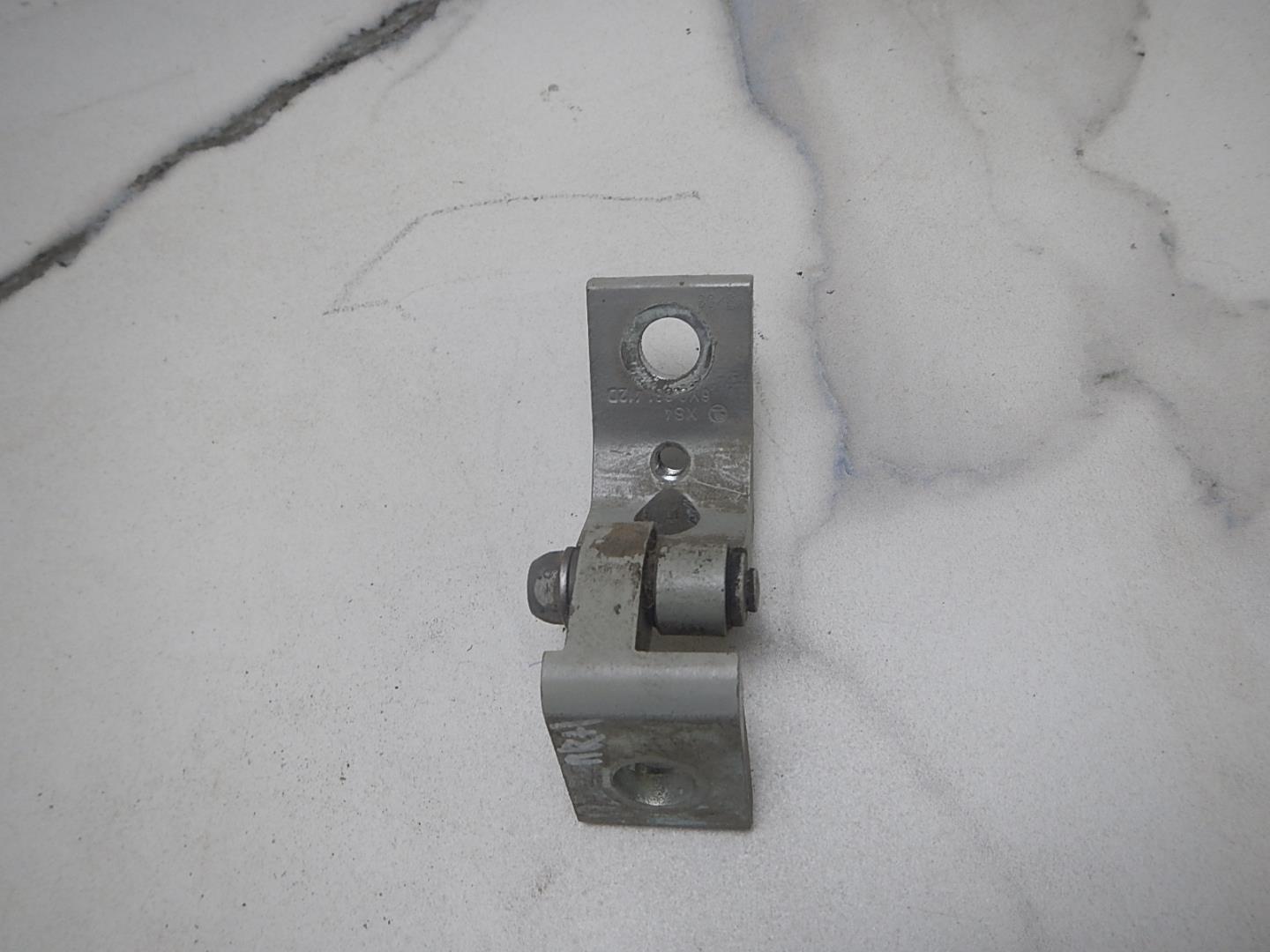 Петля двери передней правой нижняя