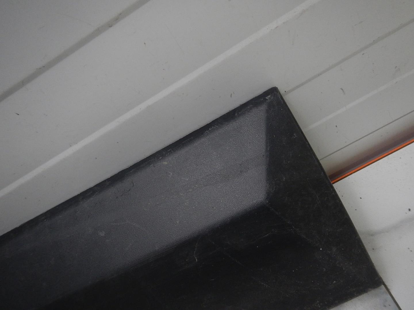 Молдинг задней правой двери