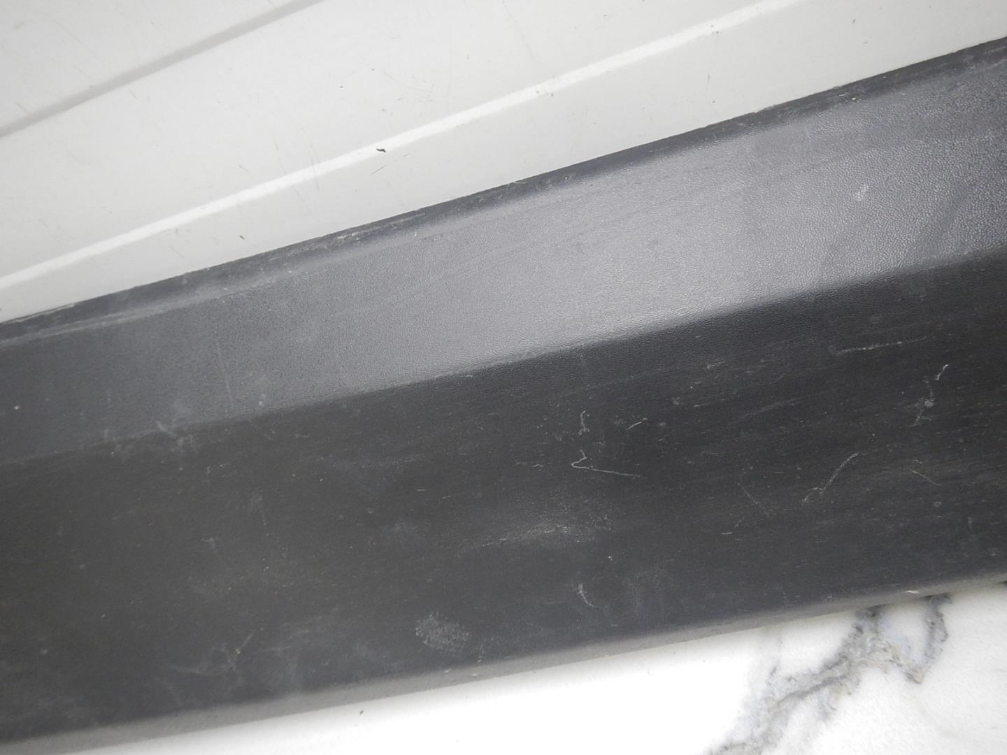 Молдинг задней правой двери