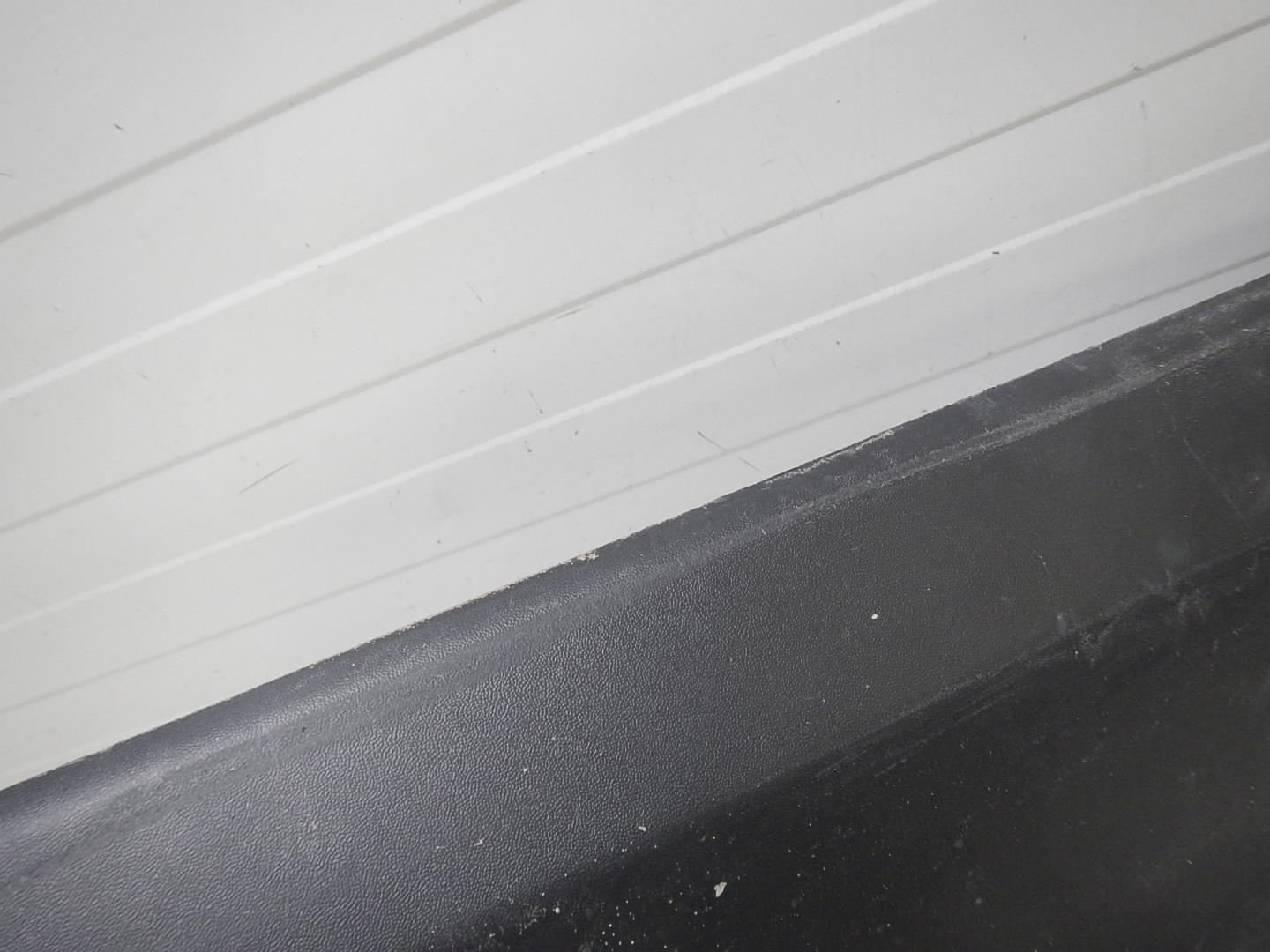 Молдинг задней правой двери