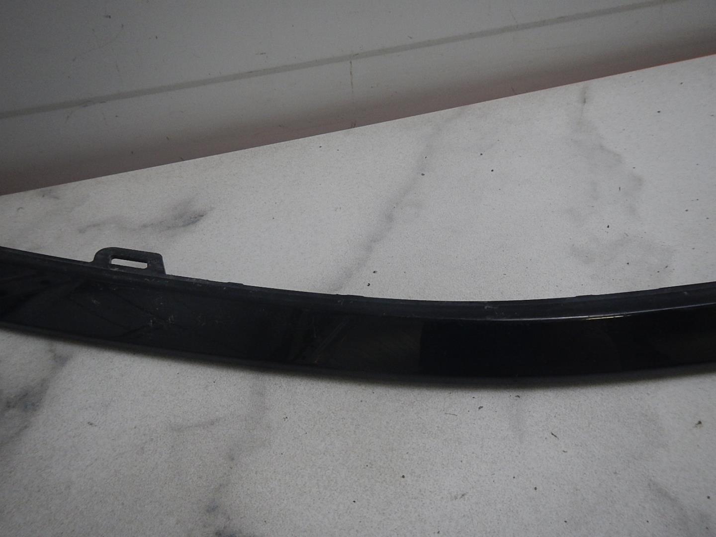 Молдинг переднего бампера