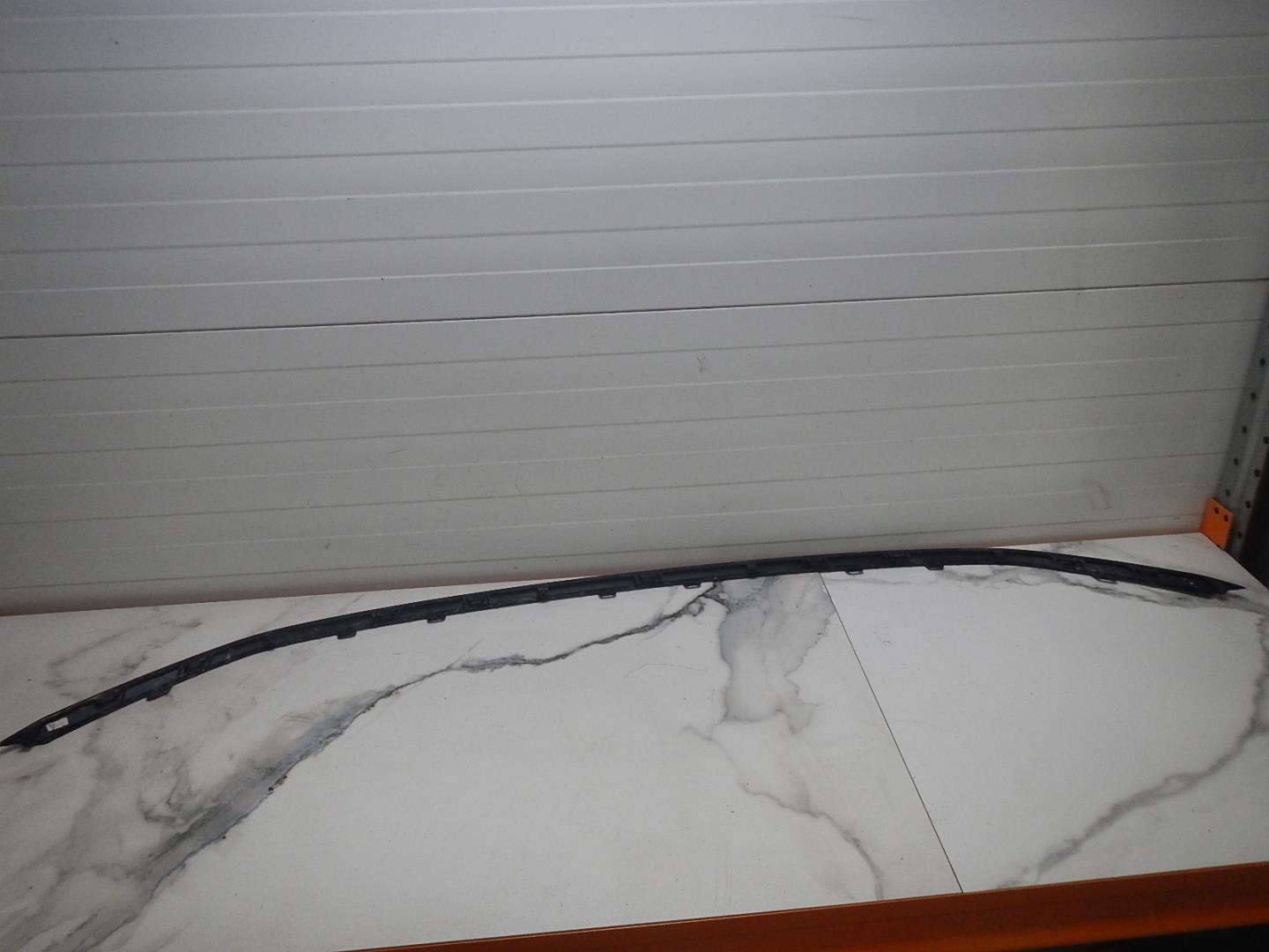 Молдинг переднего бампера