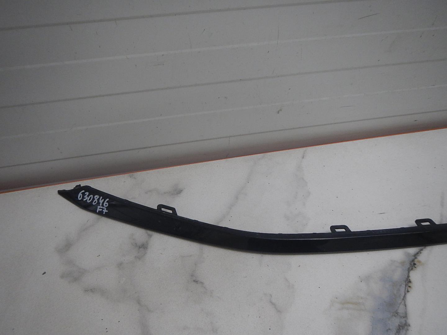 Молдинг переднего бампера