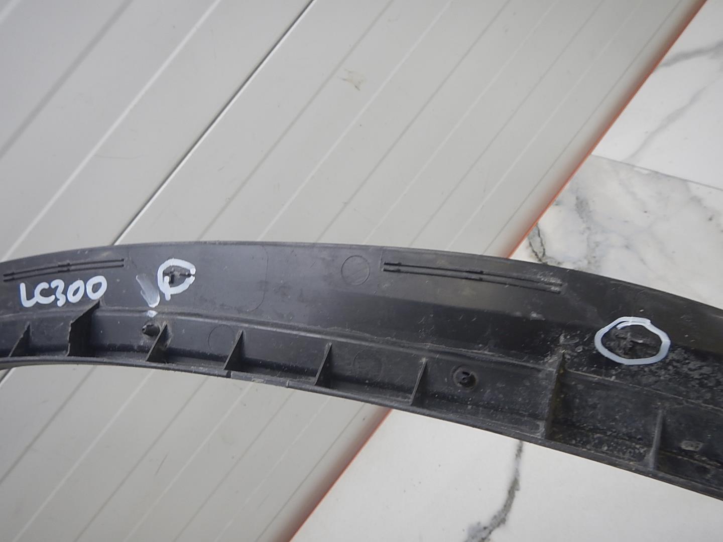 Накладка двери задней правой