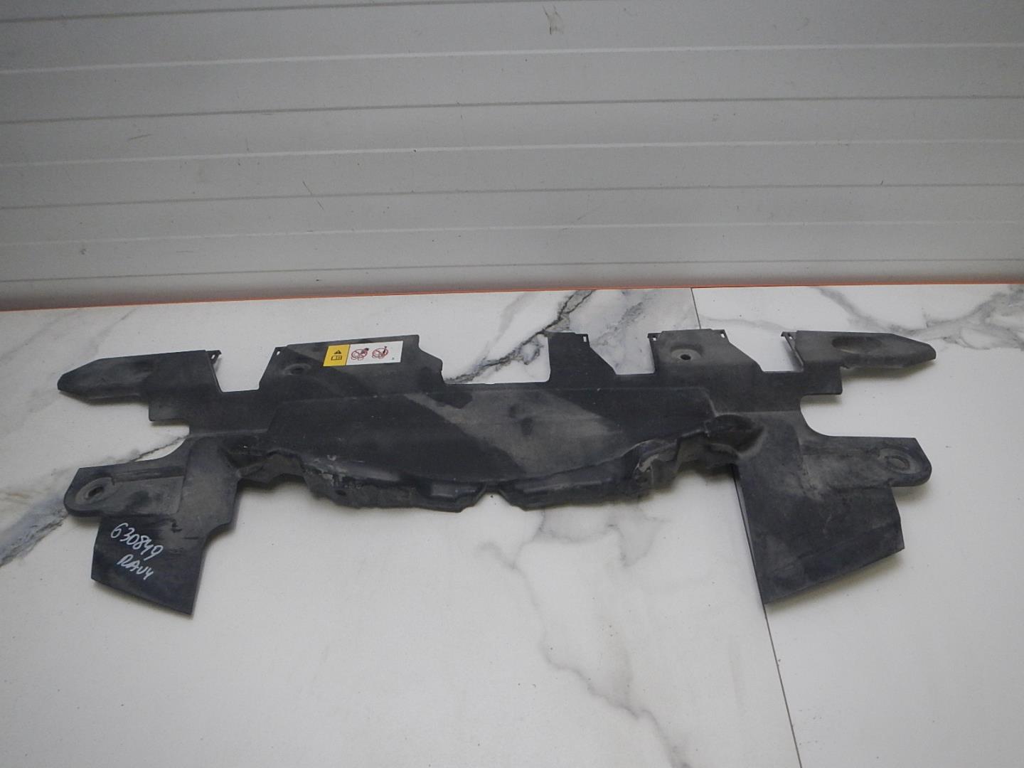 Кожух замка капота