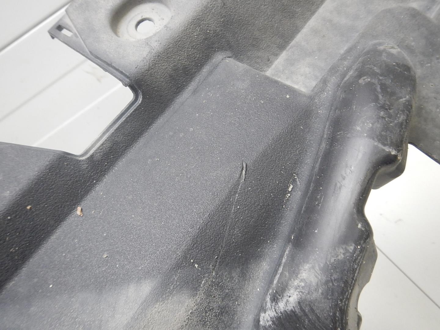 Кожух замка капота