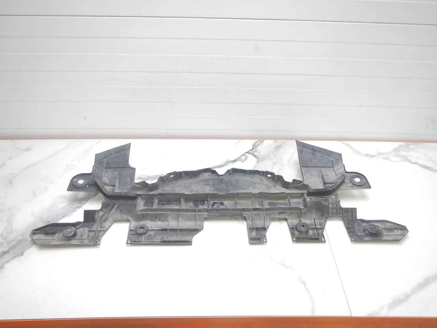 Кожух замка капота