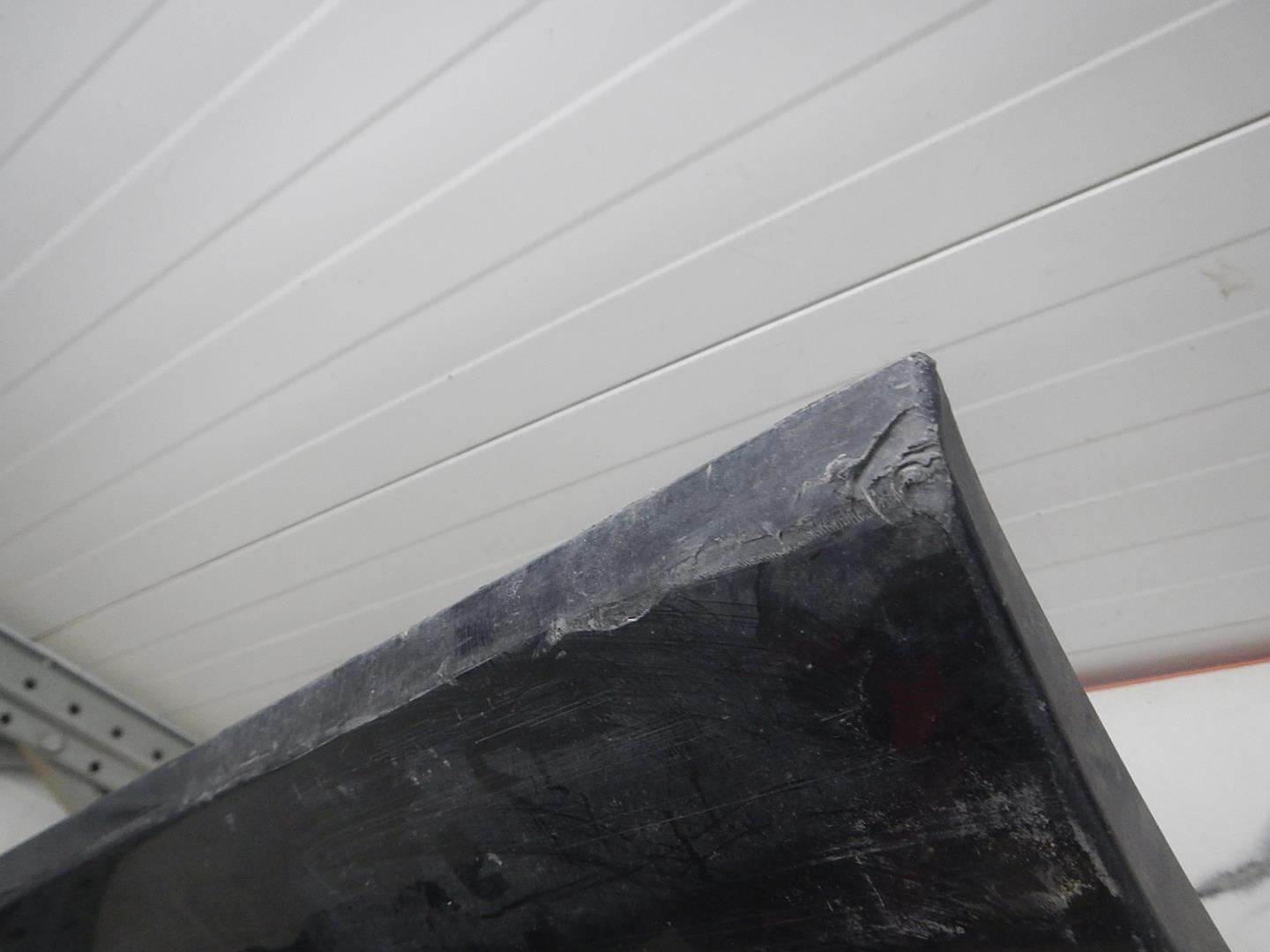 Молдинг задней правой двери