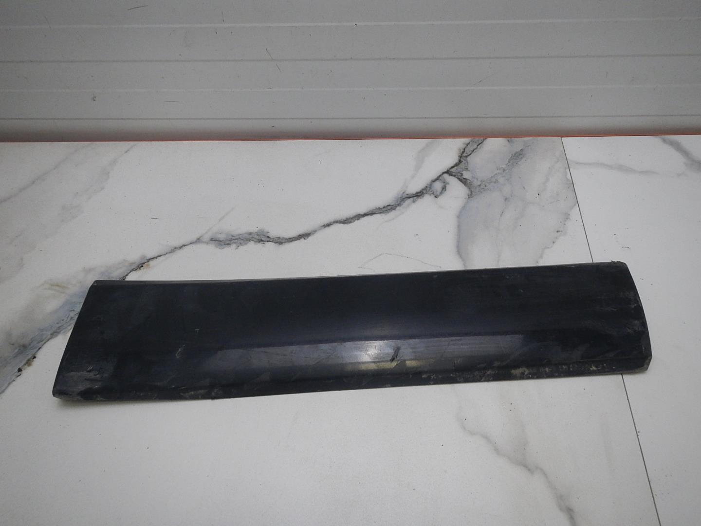 Молдинг задней правой двери