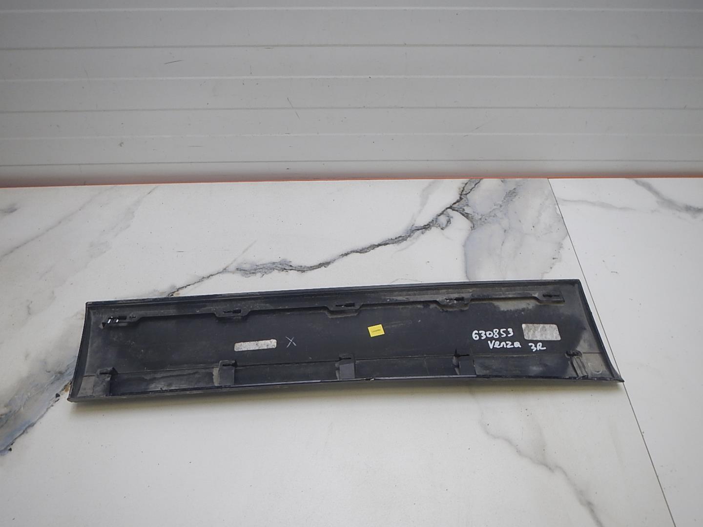 Молдинг задней правой двери