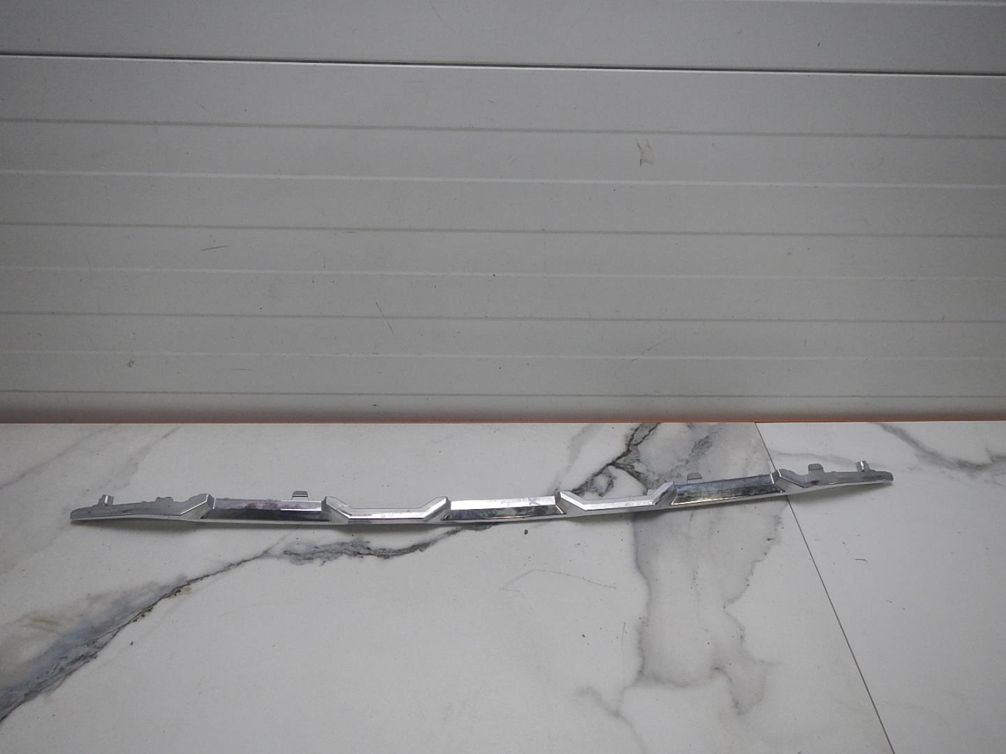 Молдинг заднего бампера