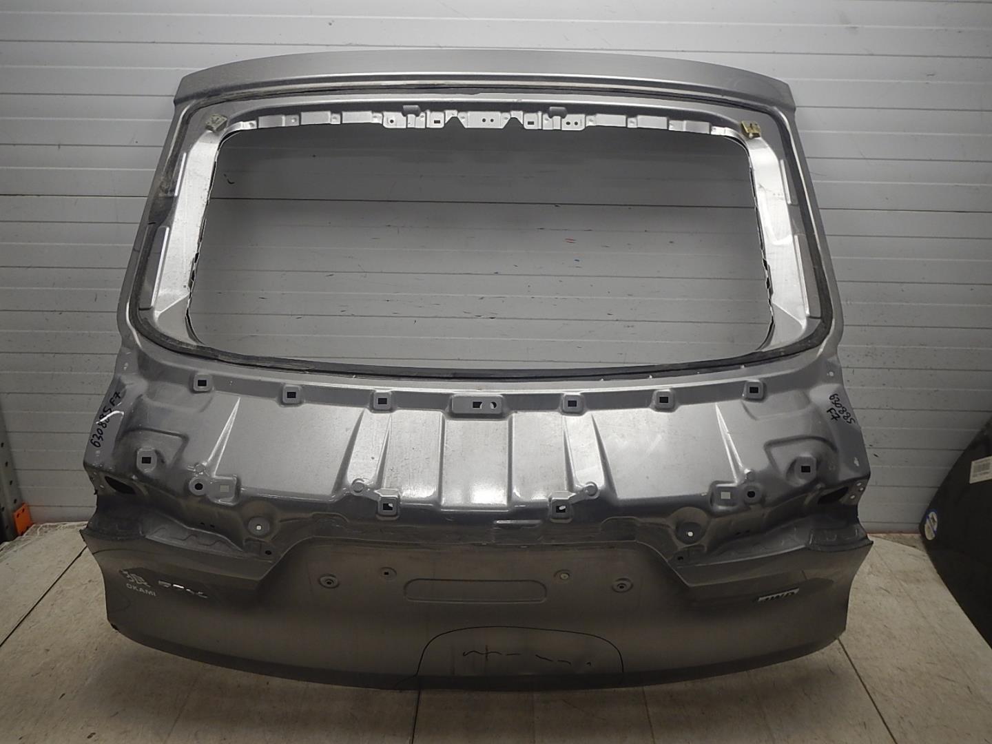 Дверь багажника