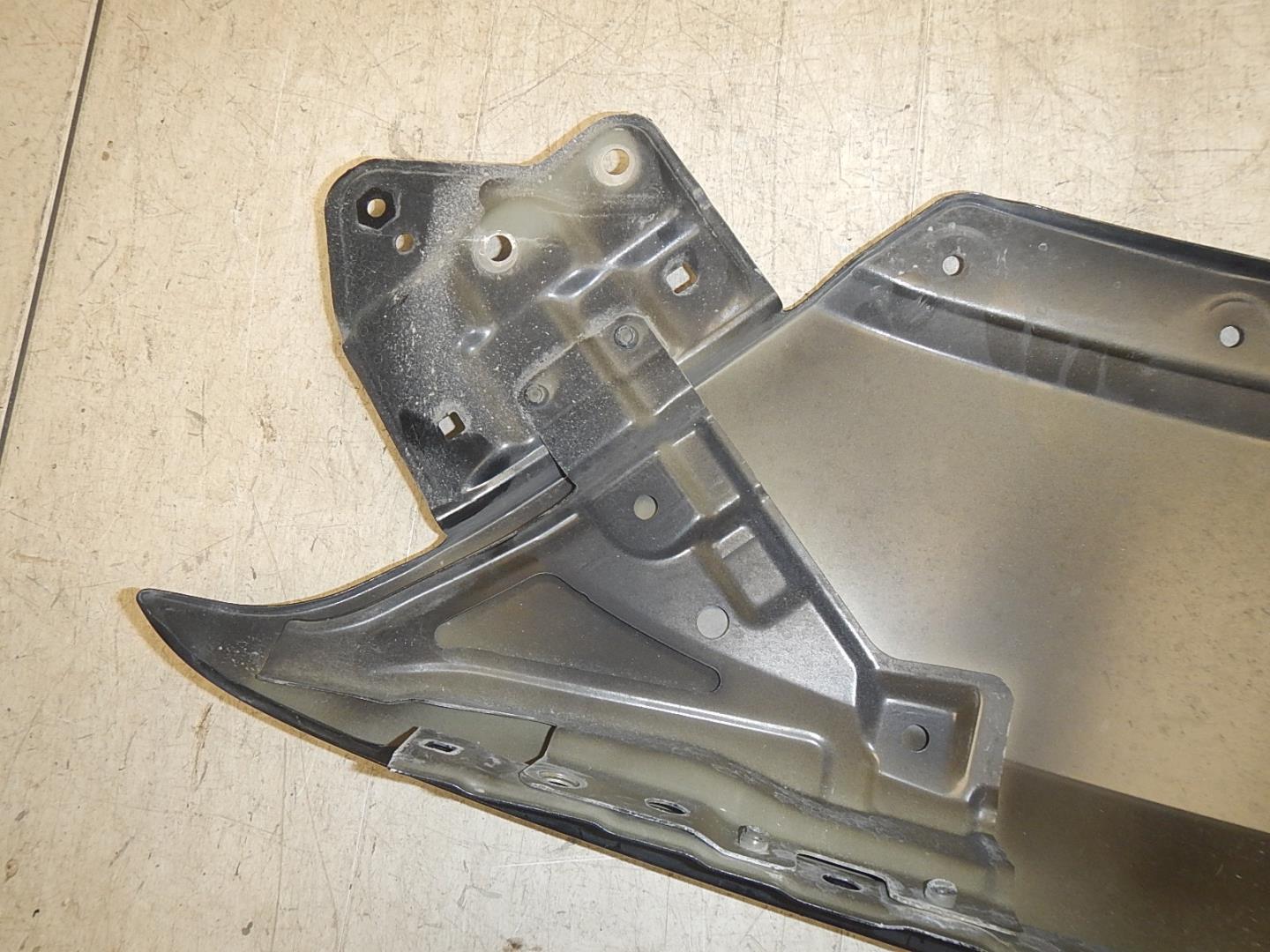 Крыло переднее левое