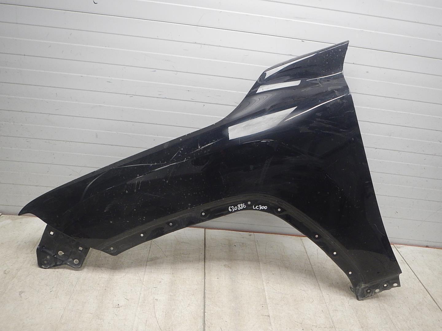 Крыло переднее левое