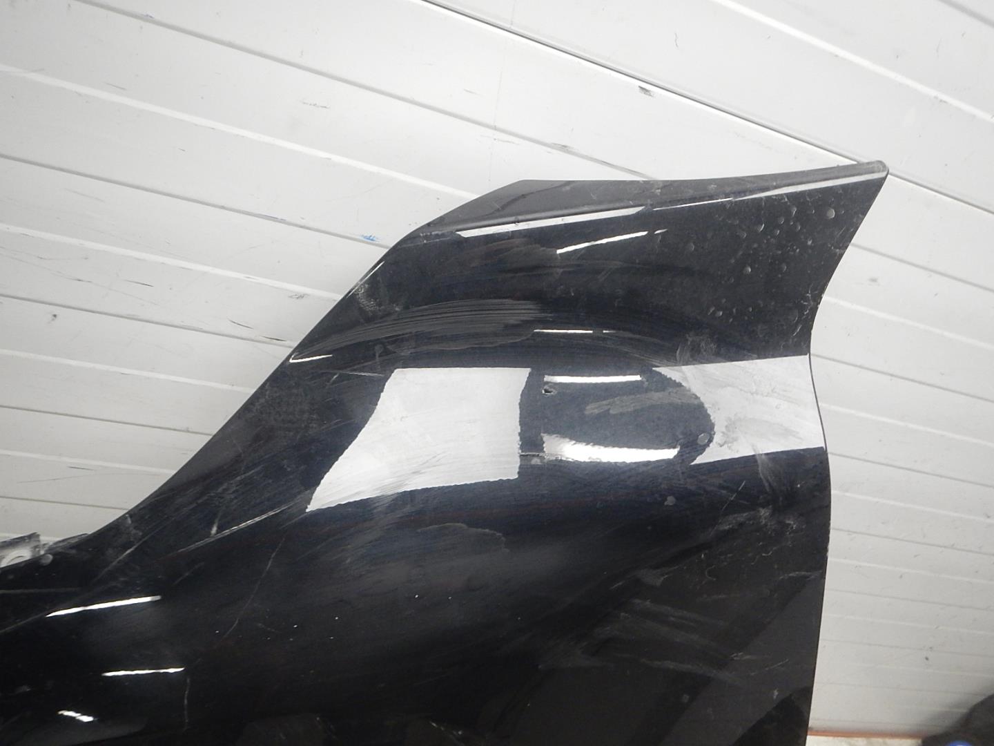 Крыло переднее левое