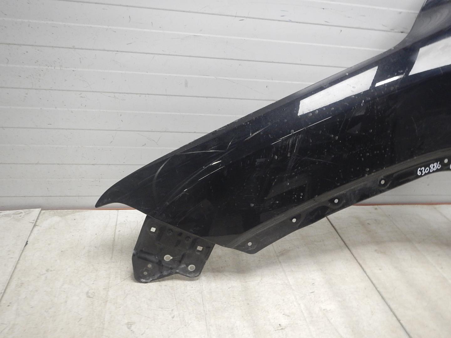 Крыло переднее левое