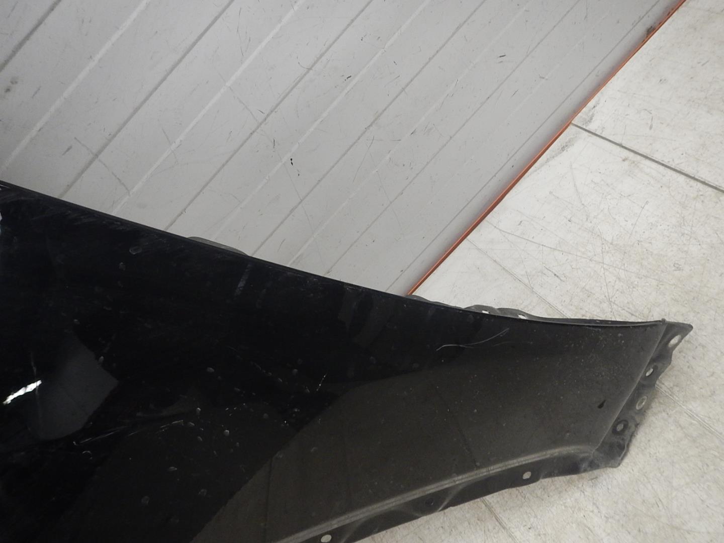 Крыло переднее левое