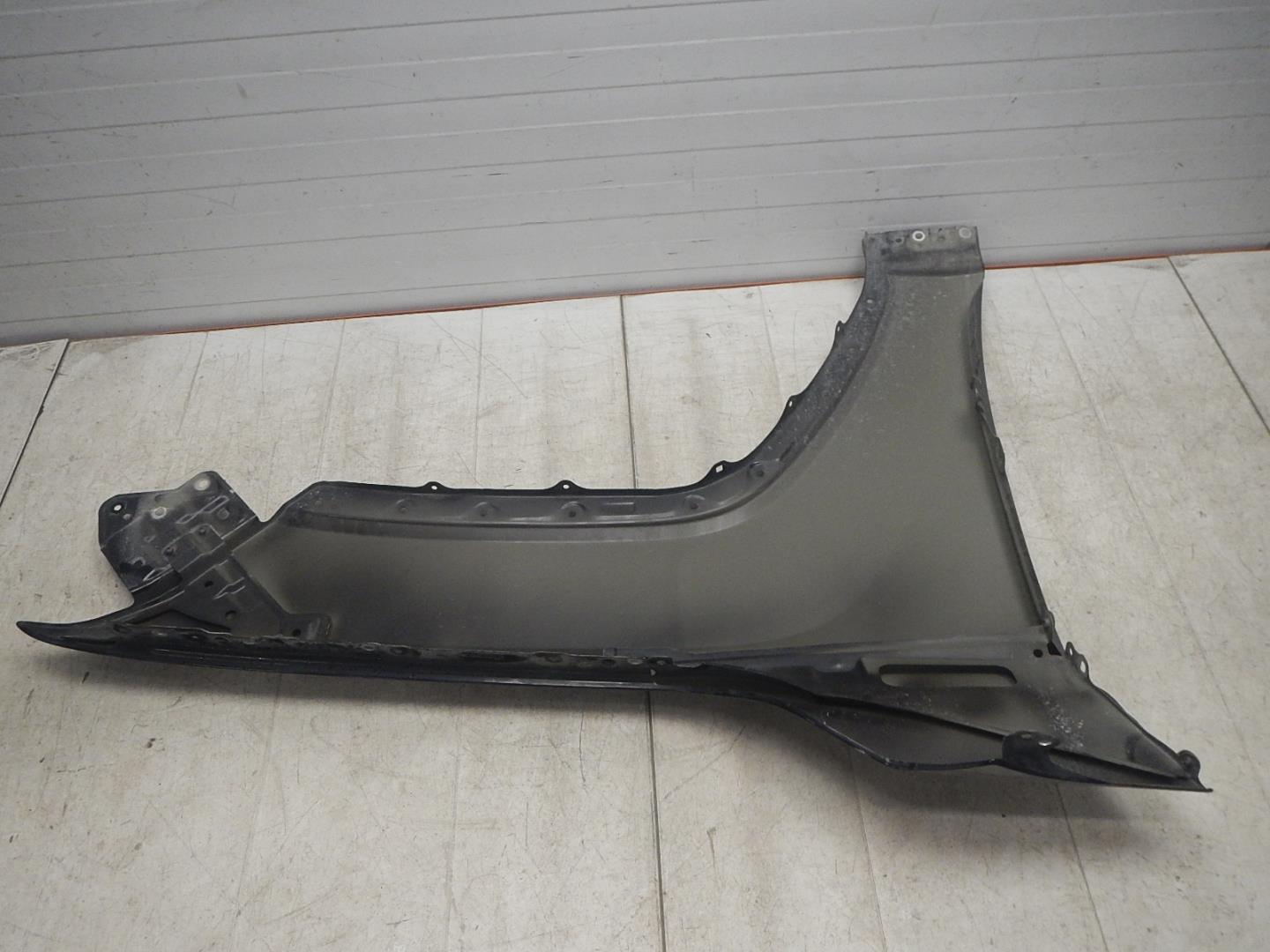 Крыло переднее левое