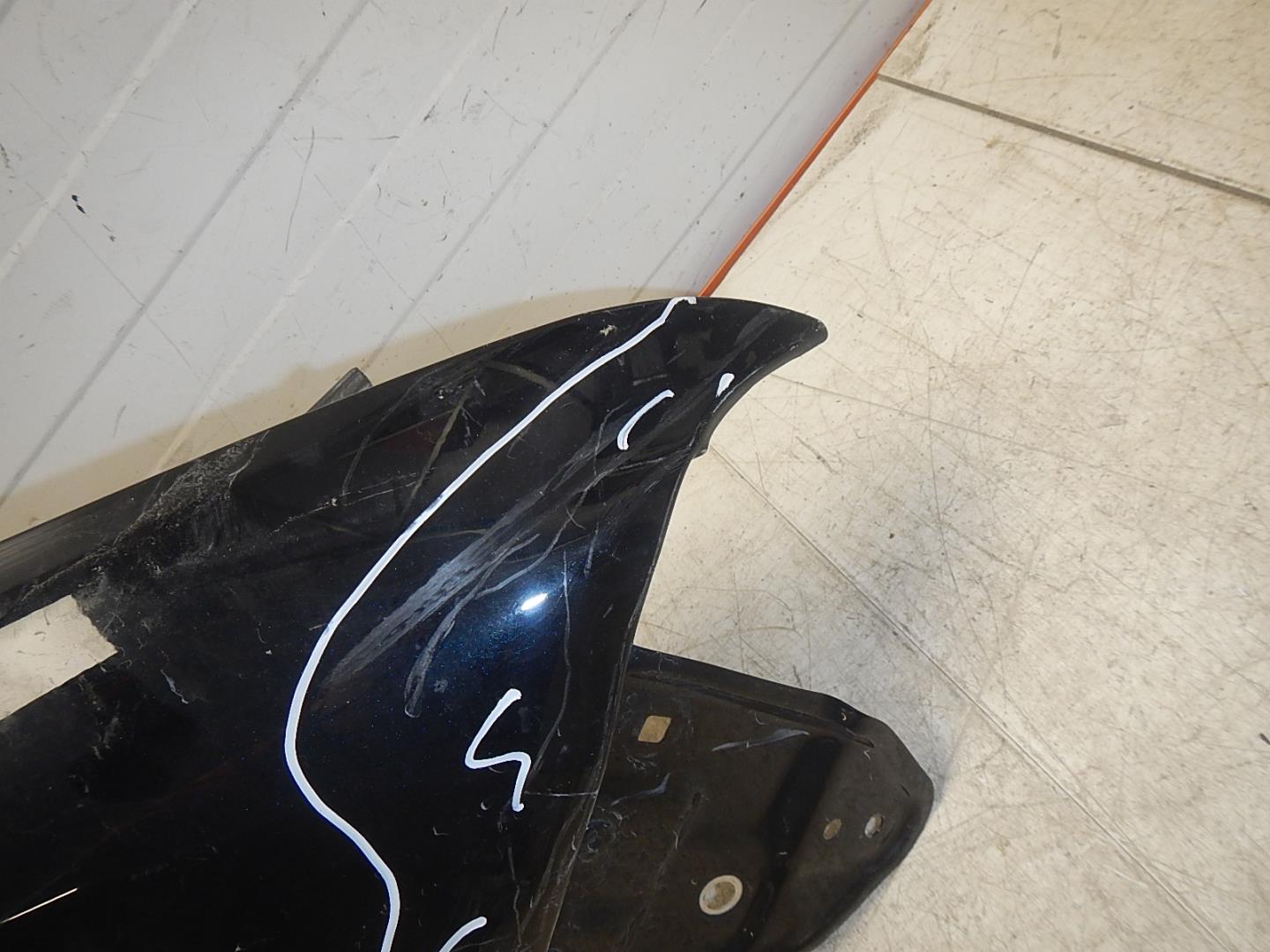 Крыло переднее правое