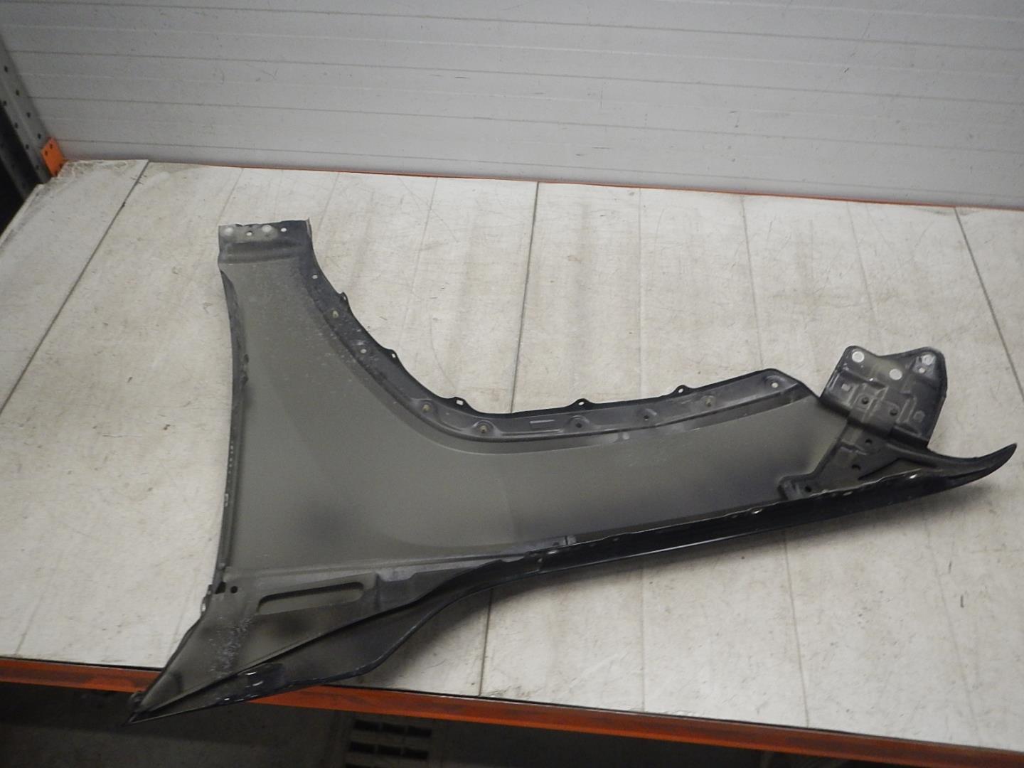 Крыло переднее правое