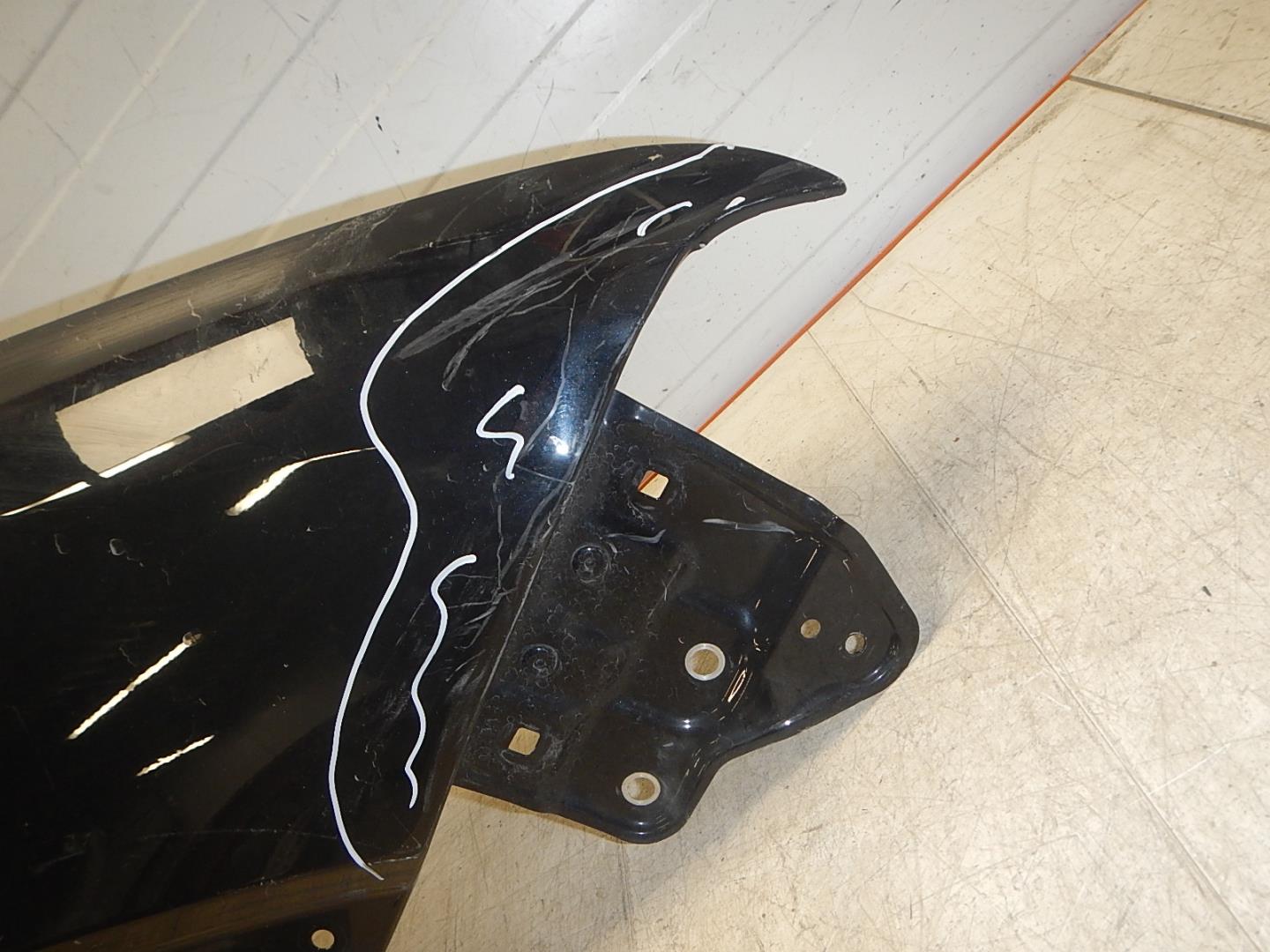 Крыло переднее правое