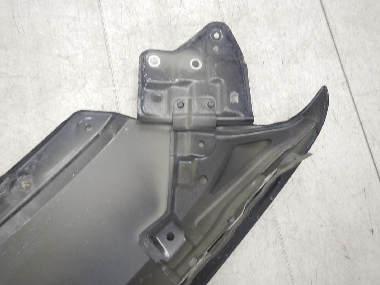 Крыло переднее правое