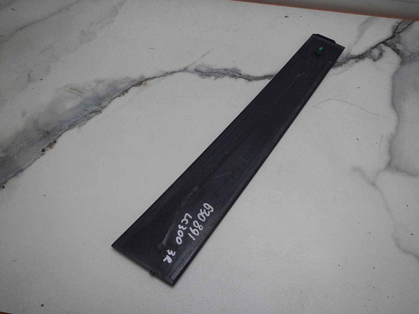 Накладка двери задней правой