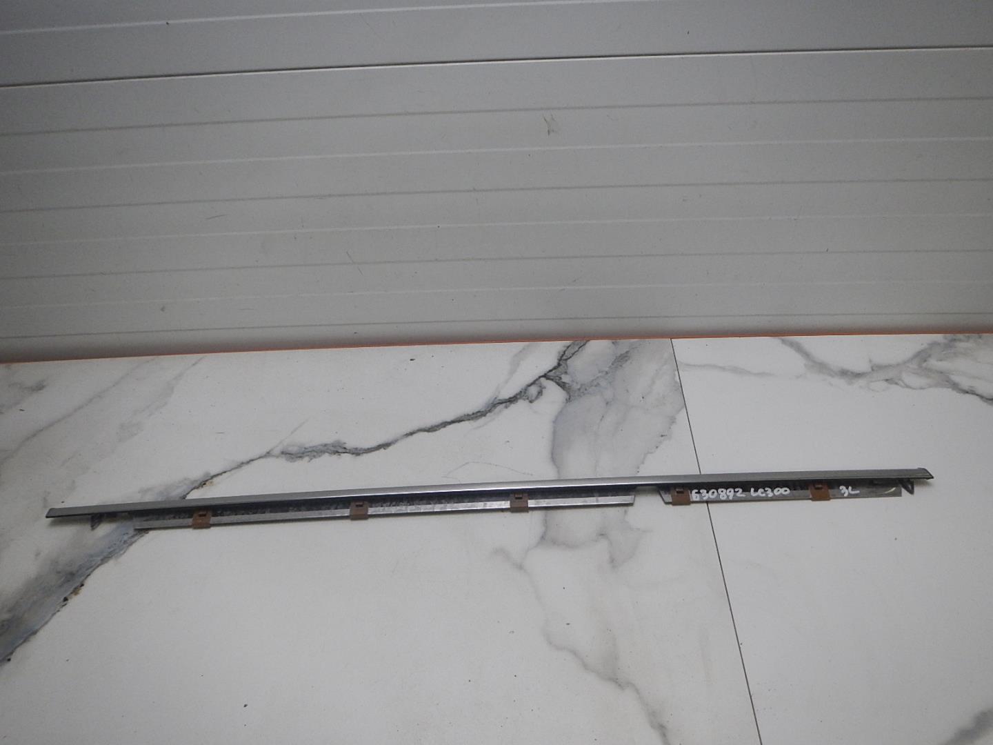 Накладка стекла заднего левого