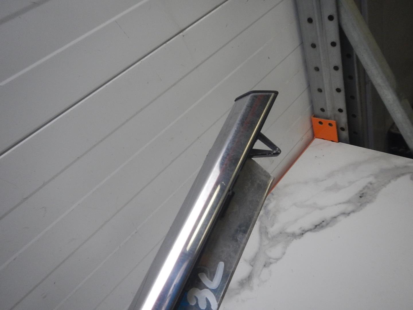 Накладка стекла заднего левого