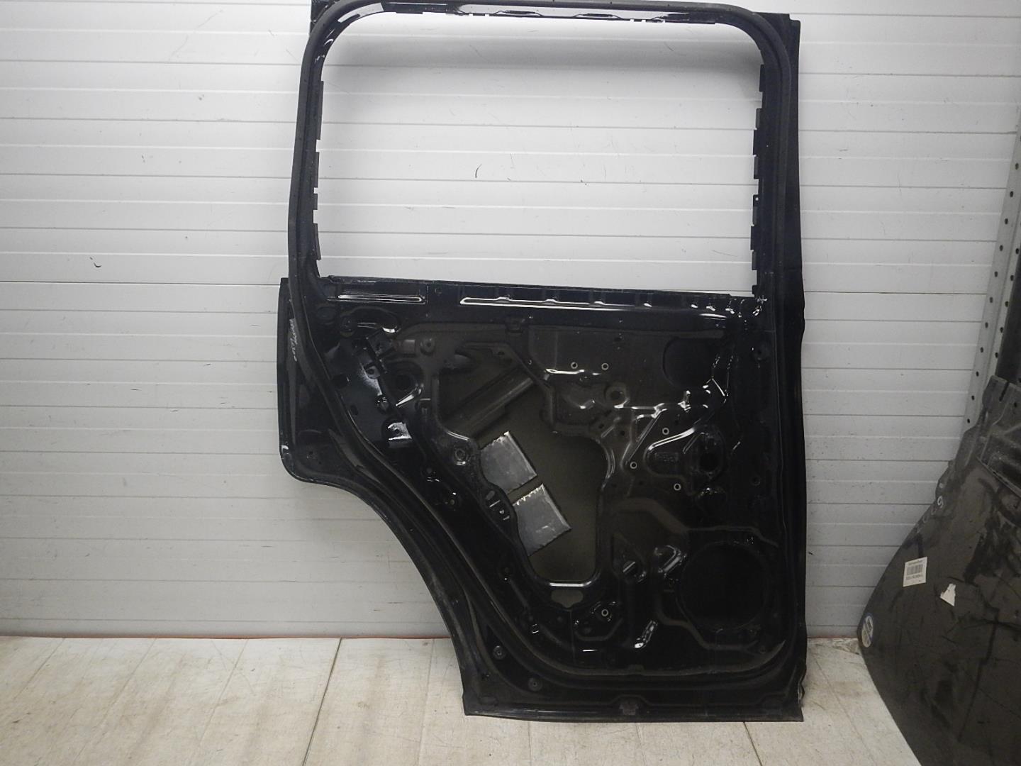 Дверь задняя левая