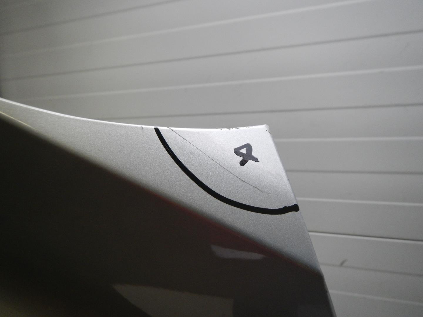 Крыло переднее правое