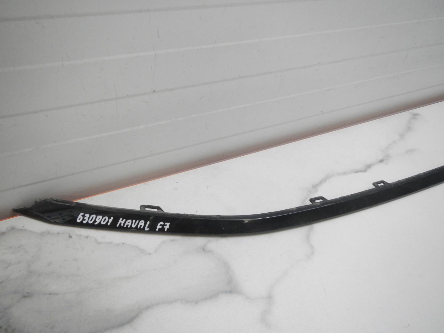 Молдинг переднего бампера