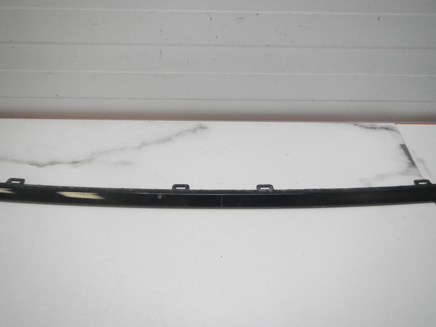 Молдинг переднего бампера