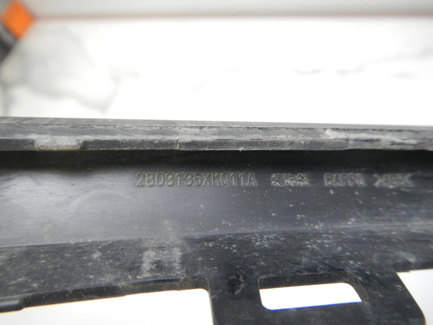 Молдинг переднего бампера