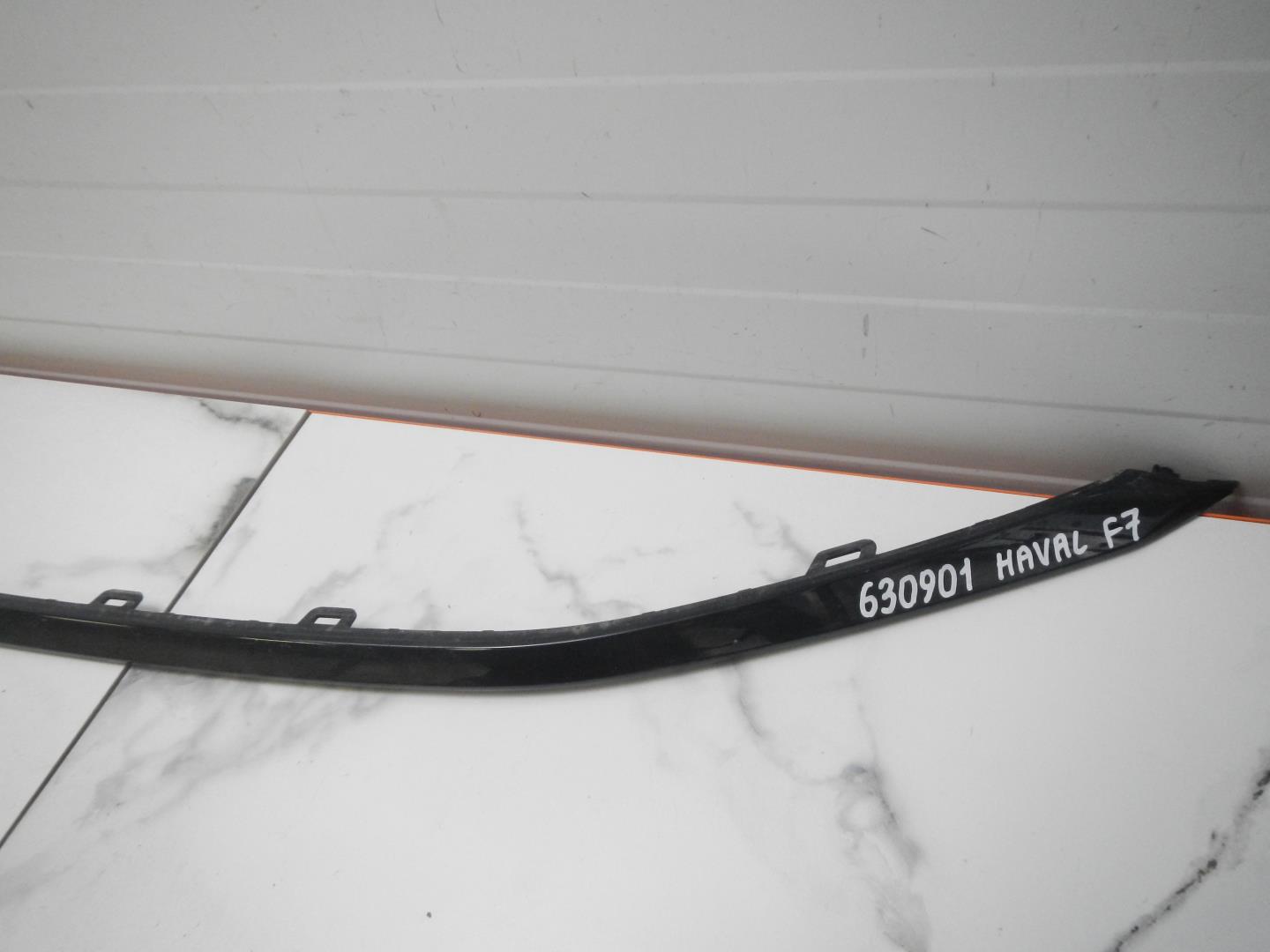 Молдинг переднего бампера