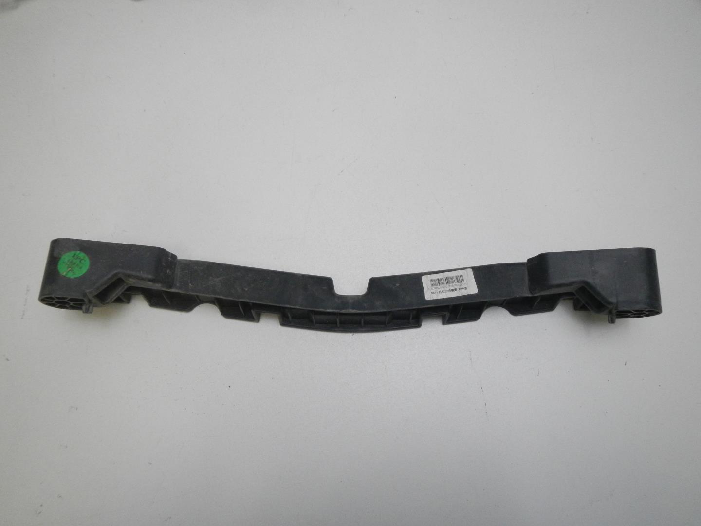 Кронштейн переднего бампера