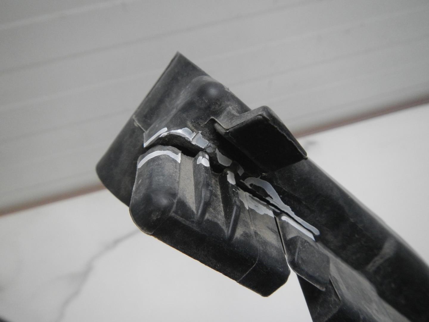 Кронштейн переднего бампера