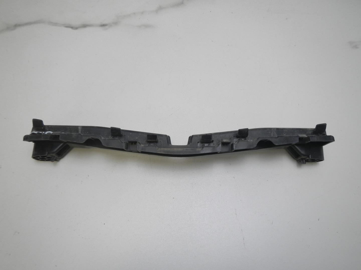 Кронштейн переднего бампера